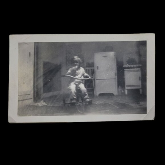 Creepy Photograph Child Tricycle Black White Gray Blurry Horror 1950s 1960s - Picture 11 of 11